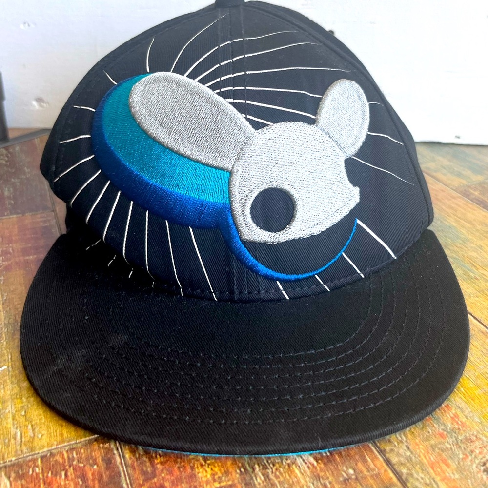 Deadmau5 snap back Hat mens one size, black, silver and blue embroidered logo